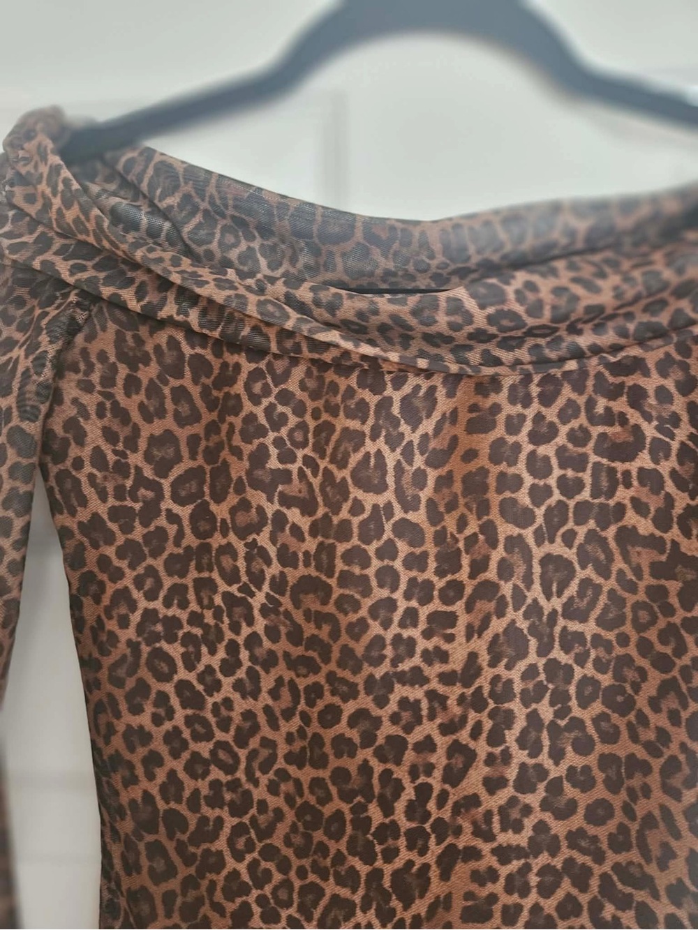 Motel off shoulders leopard print cute top. Size S. Great condition - Picture 5 of 7